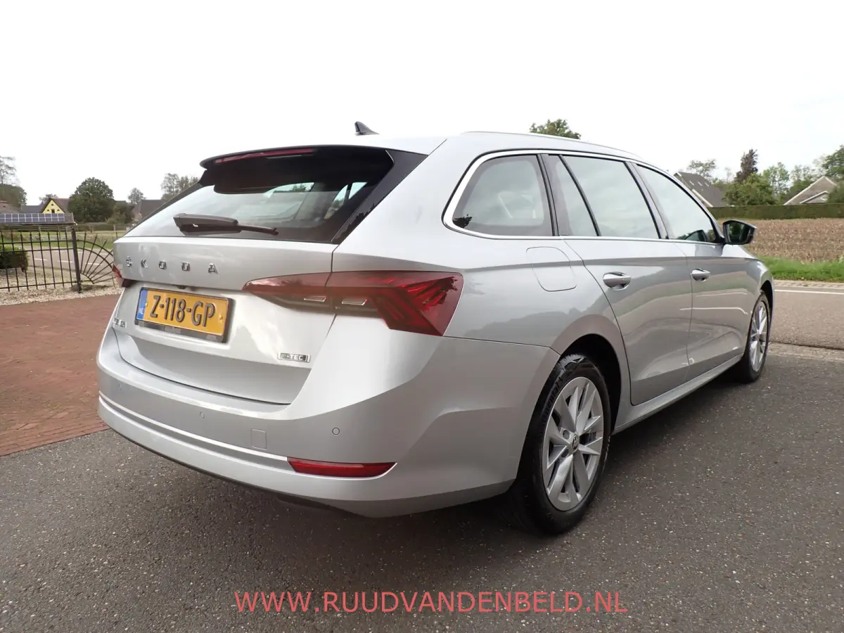 1.5 e-TSI / ACC / CARPLAY / KEYLESS / CAMERA / SFEERVERLICHTING