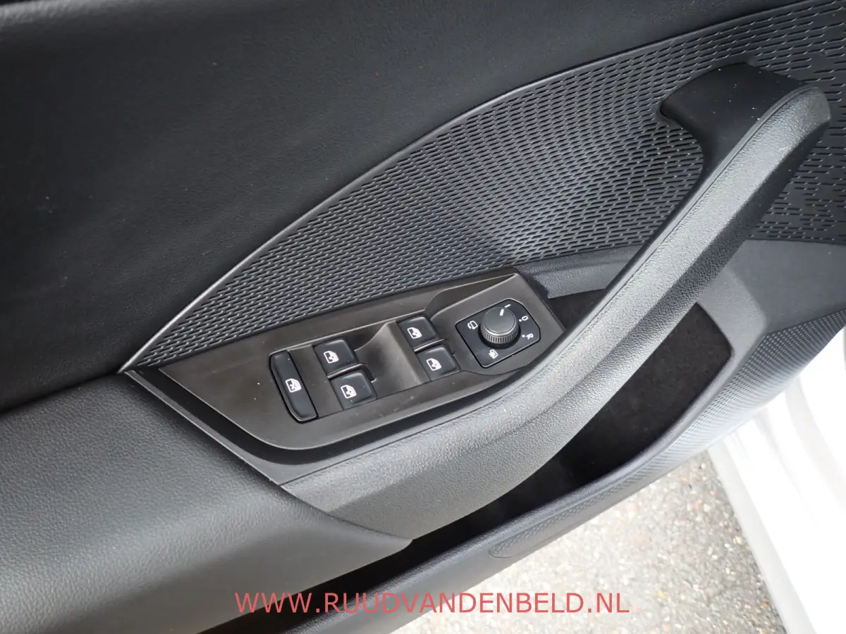 1.5 e-TSI / ACC / CARPLAY / KEYLESS / CAMERA / SFEERVERLICHTING