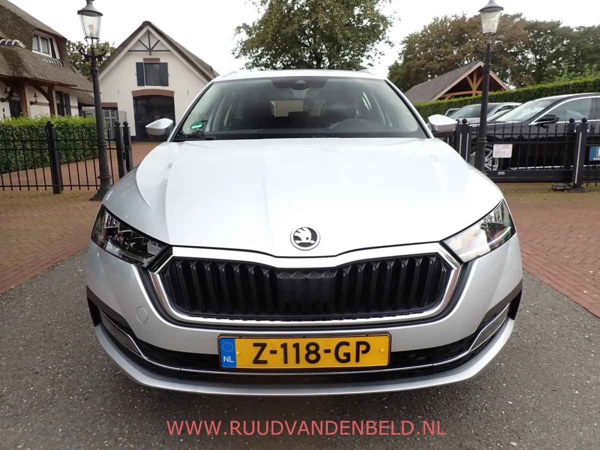 1.5 e-TSI / ACC / CARPLAY / KEYLESS / CAMERA / SFEERVERLICHTING