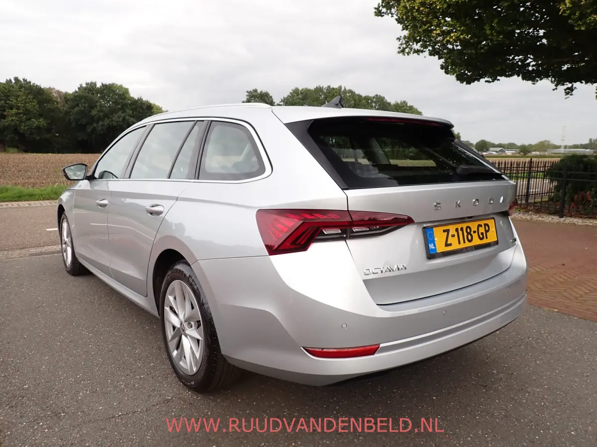 1.5 e-TSI / ACC / CARPLAY / KEYLESS / CAMERA / SFEERVERLICHTING