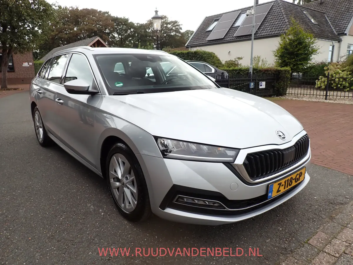 1.5 e-TSI / ACC / CARPLAY / KEYLESS / CAMERA / SFEERVERLICHTING