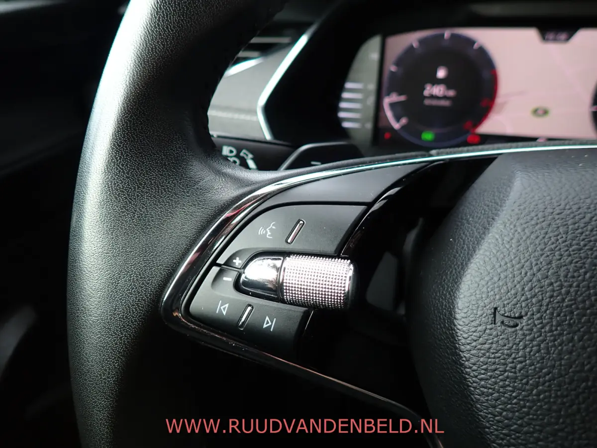 1.5 e-TSI / ACC / CARPLAY / KEYLESS / CAMERA / SFEERVERLICHTING