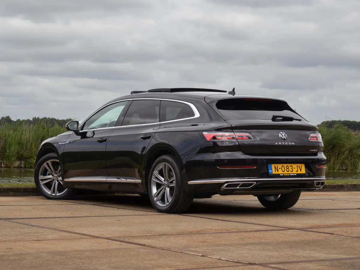 1.4 TSI eHybrid R-Line Business+ SOH 89% Pano Matrix LED