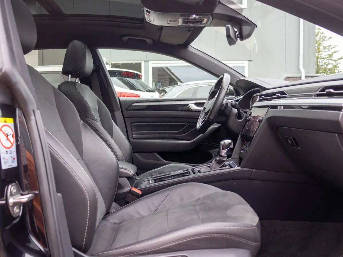 1.4 TSI eHybrid R-Line Business+ SOH 89% Pano Matrix LED