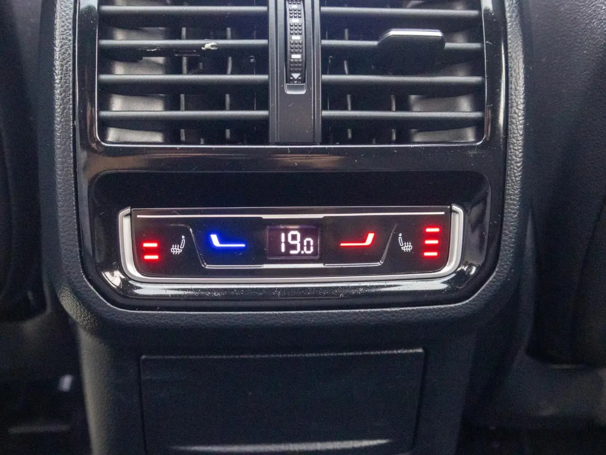 1.4 TSI eHybrid R-Line Business+ SOH 89% Pano Matrix LED