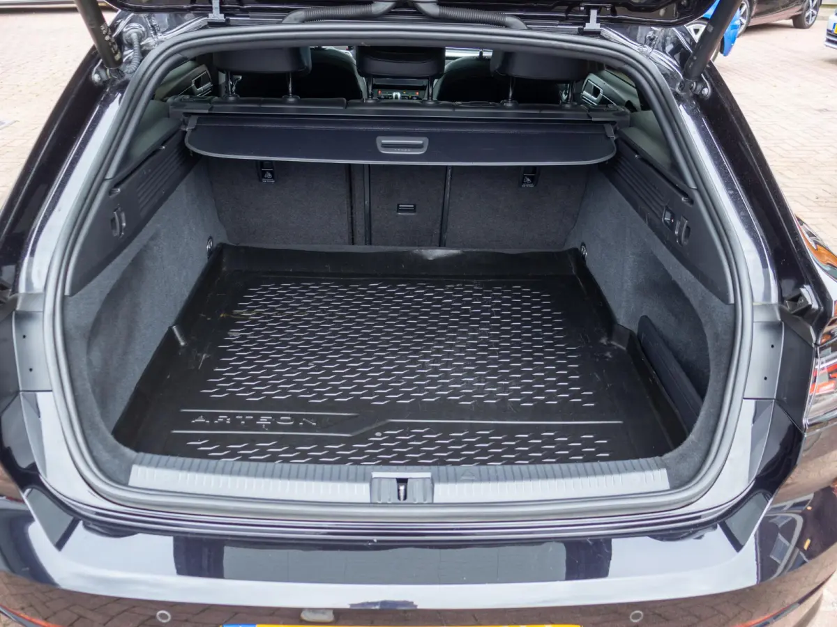 1.4 TSI eHybrid R-Line Business+ SOH 89% Pano Matrix LED