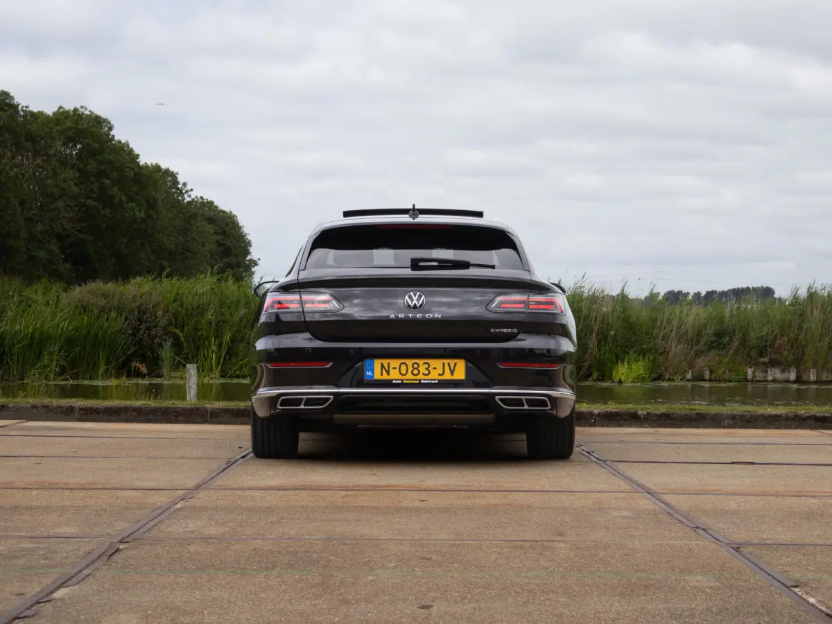 1.4 TSI eHybrid R-Line Business+ SOH 89% Pano Matrix LED