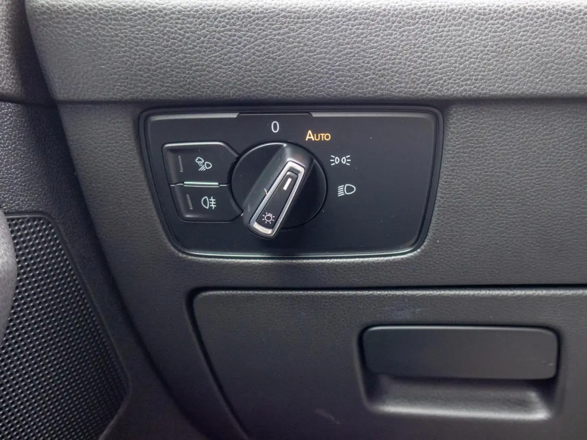 1.4 TSI eHybrid R-Line Business+ SOH 89% Pano Matrix LED