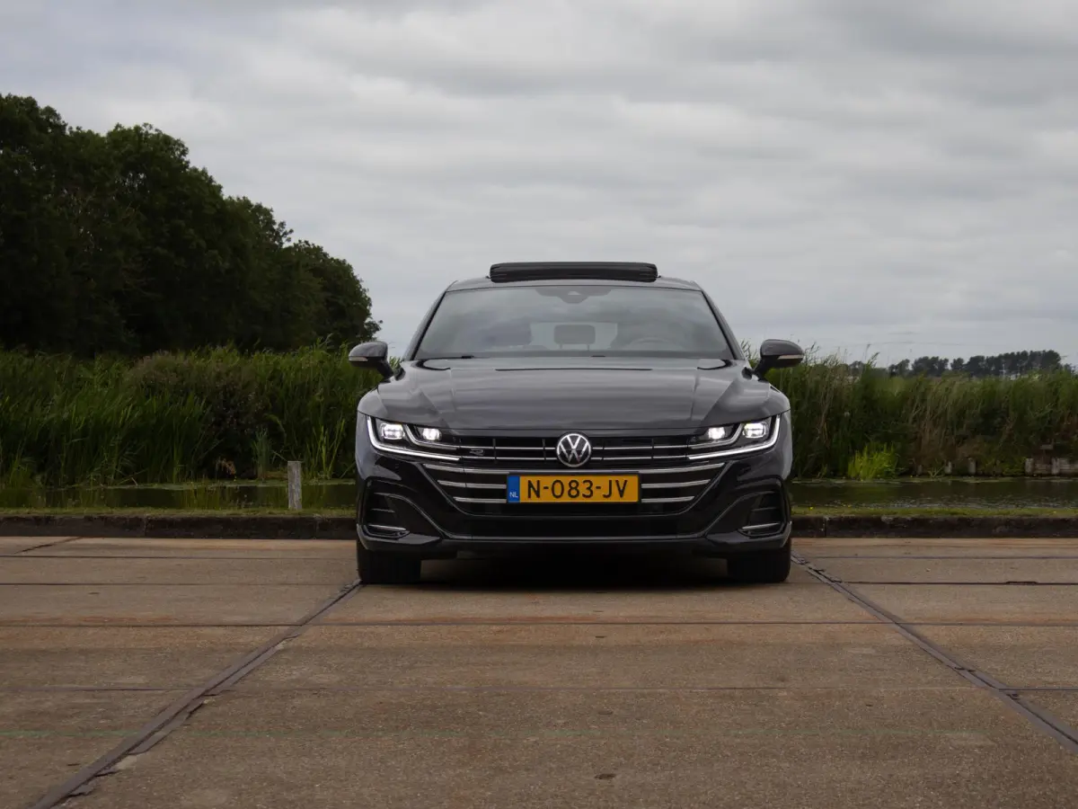 1.4 TSI eHybrid R-Line Business+ SOH 89% Pano Matrix LED
