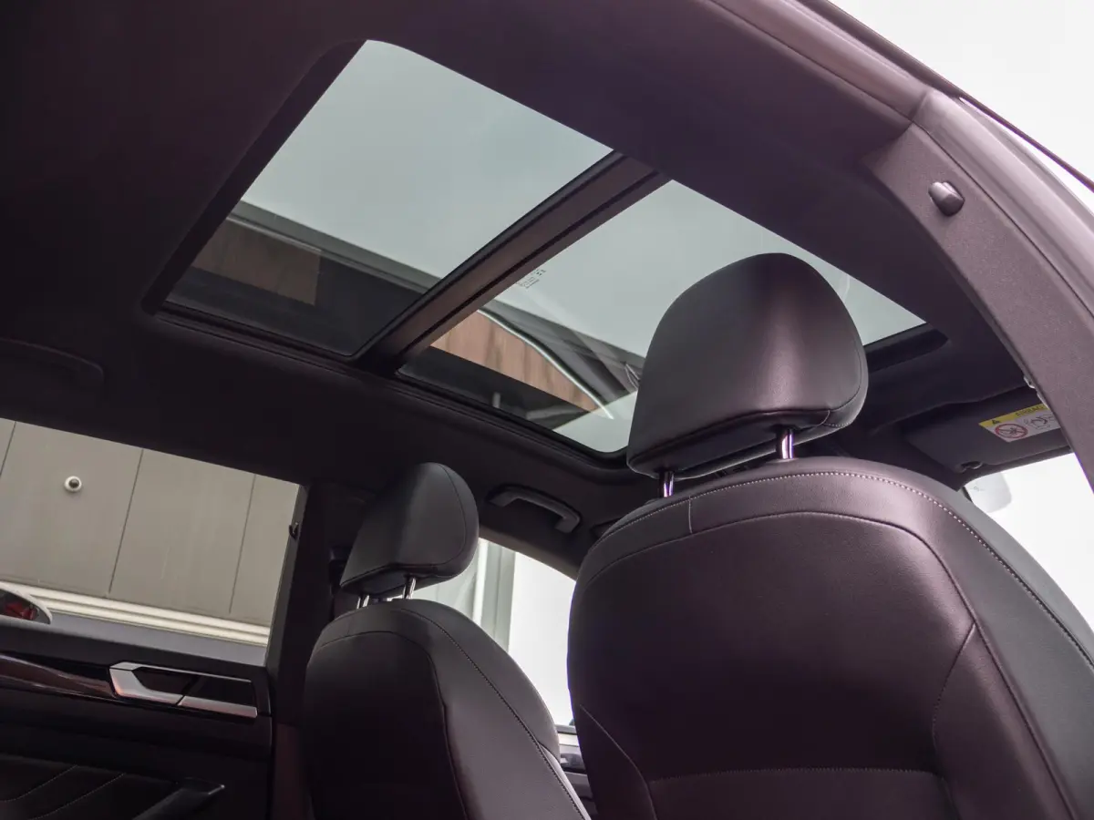 1.4 TSI eHybrid R-Line Business+ SOH 89% Pano Matrix LED