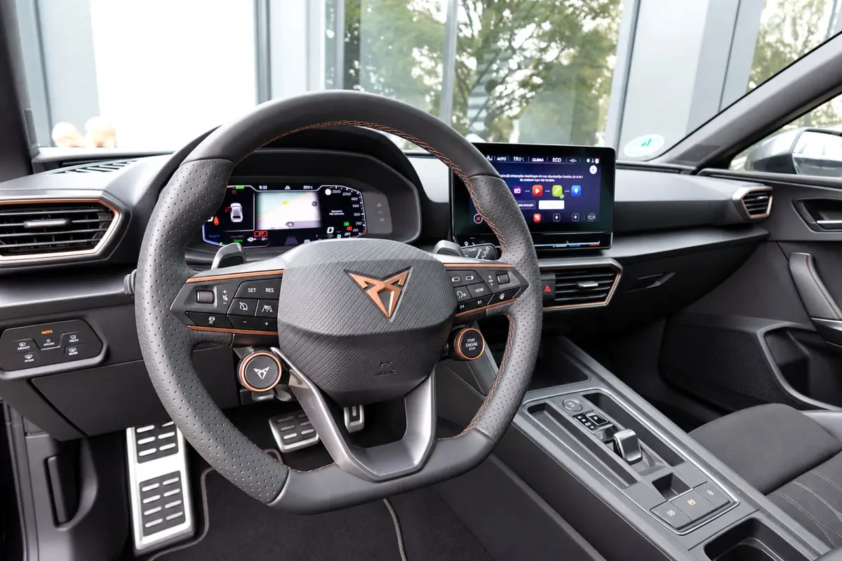 Cupra Leon 1.4 e-Hybrid VZ Adrenaline PANO MATRIX KEYLESS VOL
