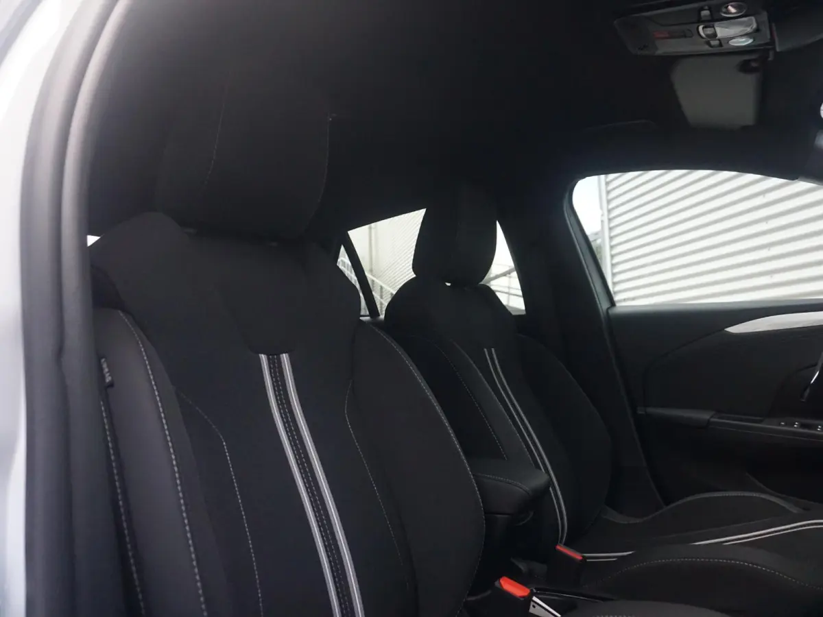 1.2 Turbo 110 Hybrid GS |  Stoel en Stuurverwarming | ACC | 17 " |  ECC | Navi full map | Groot voorraad voordeel | tot 8 jaar Opel Speciale garantie ! |