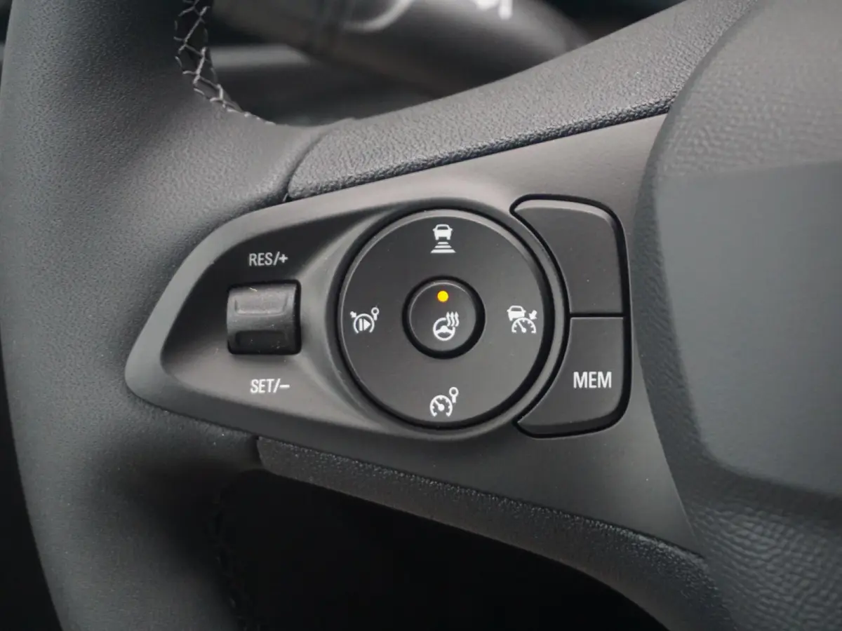 1.2 Turbo 110 Hybrid GS |  Stoel en Stuurverwarming | ACC | 17 " |  ECC | Navi full map | Groot voorraad voordeel | tot 8 jaar Opel Speciale garantie ! |