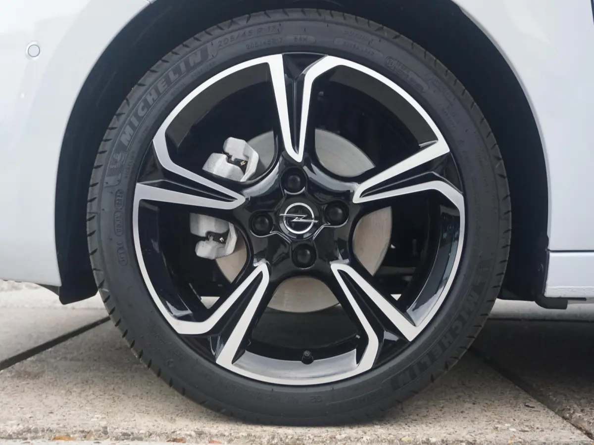 1.2 Turbo 110 Hybrid GS |  Stoel en Stuurverwarming | ACC | 17 " |  ECC | Navi full map | Groot voorraad voordeel | tot 8 jaar Opel Speciale garantie ! |