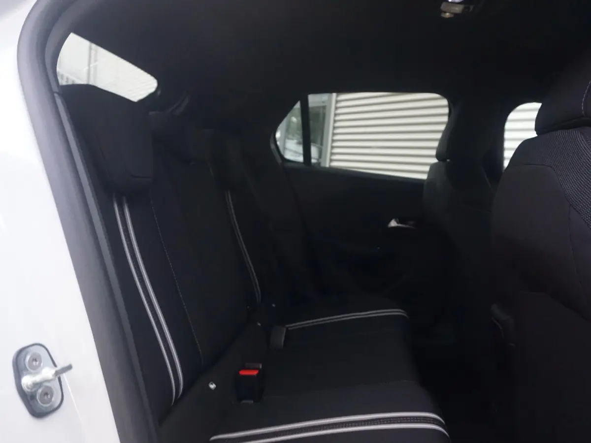 1.2 Turbo 110 Hybrid GS |  Stoel en Stuurverwarming | ACC | 17 " |  ECC | Navi full map | Groot voorraad voordeel | tot 8 jaar Opel Speciale garantie ! |