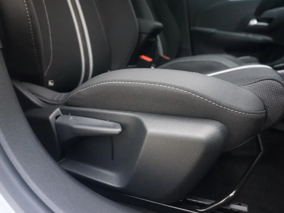 1.2 Turbo 110 Hybrid GS |  Stoel en Stuurverwarming | ACC | 17 " |  ECC | Navi full map | Groot voorraad voordeel | tot 8 jaar Opel Speciale garantie ! |