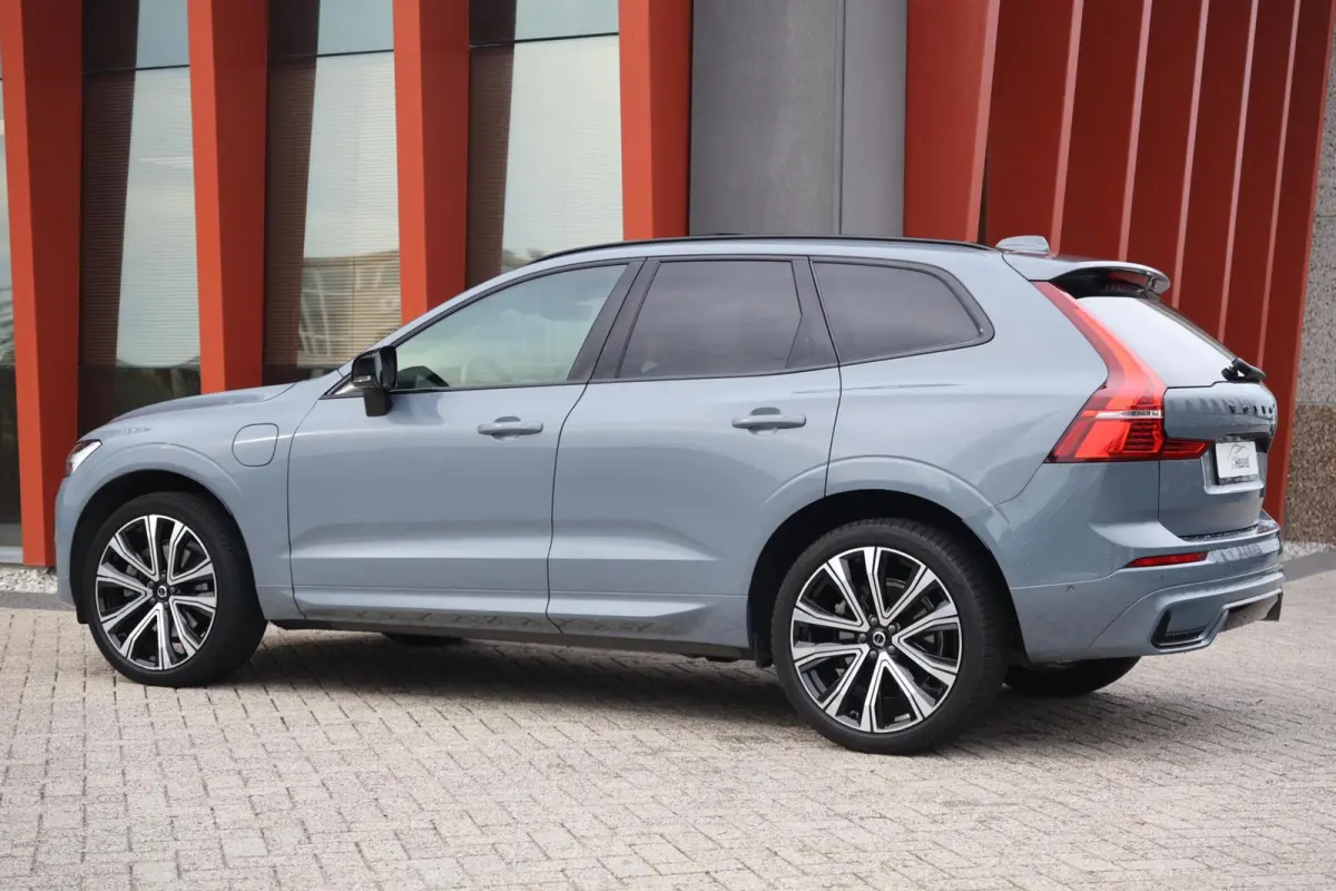 T6 Recharge AWD Plus Dark | Stoelverwarming | 360° Camera | Memory Stoel | H/K | Panoramadak | 21 Inch | Keyless