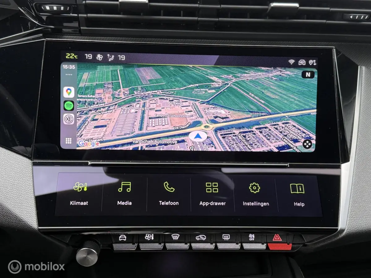 1.2 PureTech GT 130 EAT8 Panodak Alcantara Massage Navi Carplay Camera Virtual