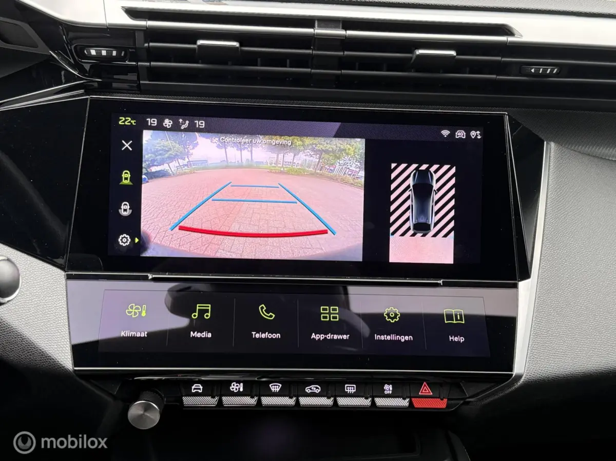 1.2 PureTech GT 130 EAT8 Panodak Alcantara Massage Navi Carplay Camera Virtual