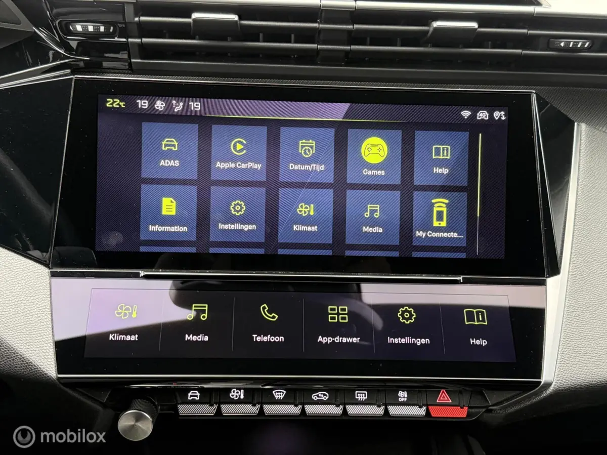1.2 PureTech GT 130 EAT8 Panodak Alcantara Massage Navi Carplay Camera Virtual