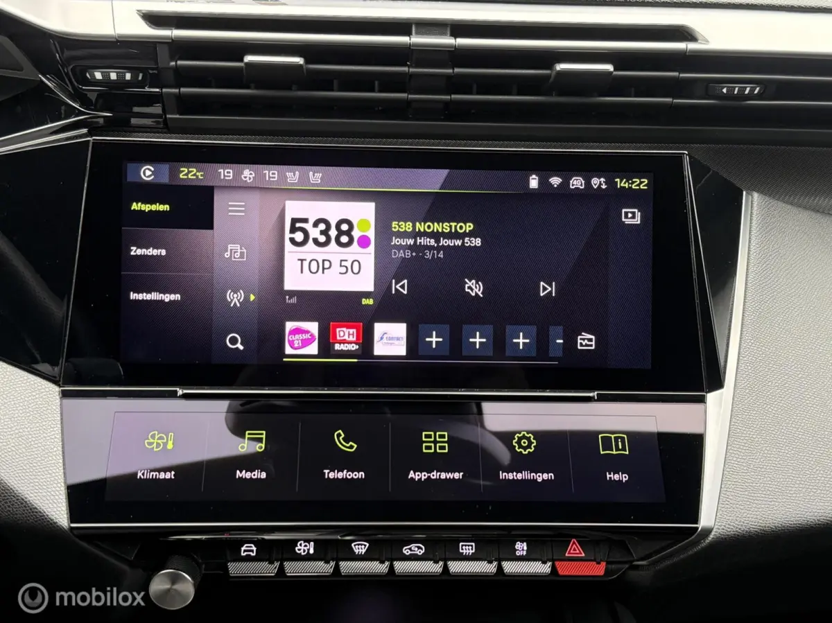 1.2 PureTech GT 130 EAT8 Panodak Alcantara Massage Navi Carplay Camera Virtual