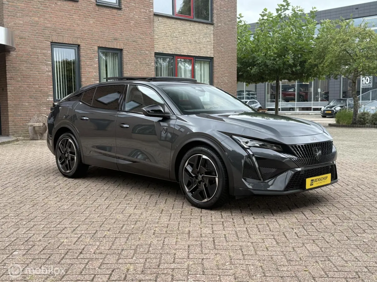 1.2 PureTech GT 130 EAT8 Panodak Alcantara Massage Navi Carplay Camera Virtual