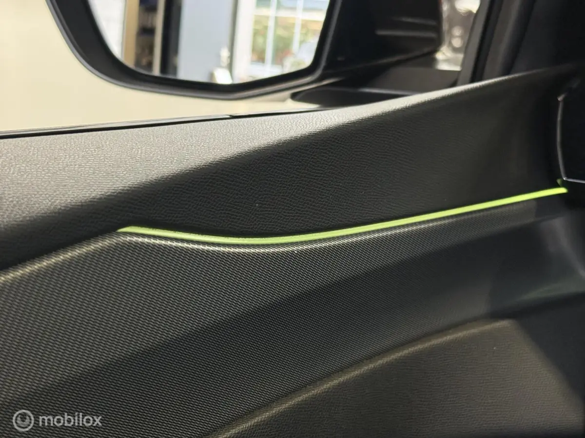 1.2 PureTech GT 130 EAT8 Panodak Alcantara Massage Navi Carplay Camera Virtual
