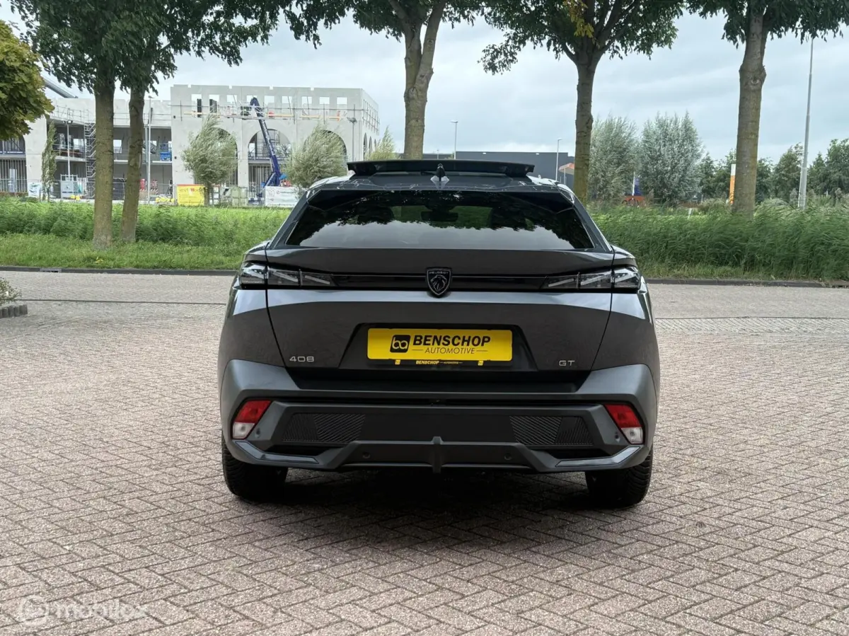 1.2 PureTech GT 130 EAT8 Panodak Alcantara Massage Navi Carplay Camera Virtual