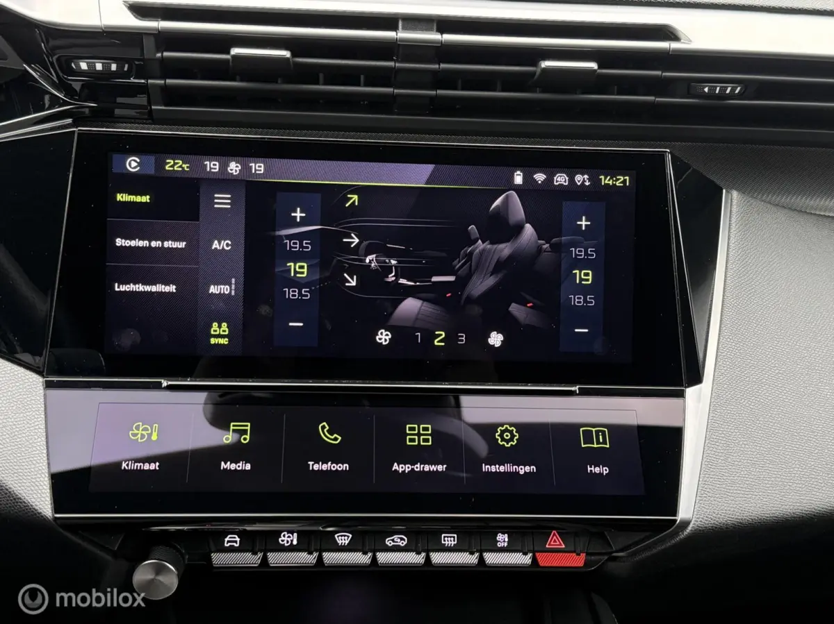 1.2 PureTech GT 130 EAT8 Panodak Alcantara Massage Navi Carplay Camera Virtual