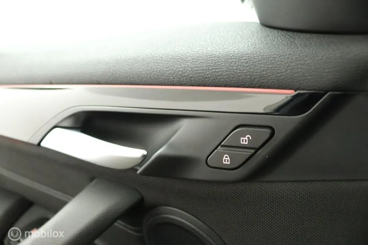 sDrive18i Exe CARPLAY TREKHAAK AIRCO NAVI CRUISE