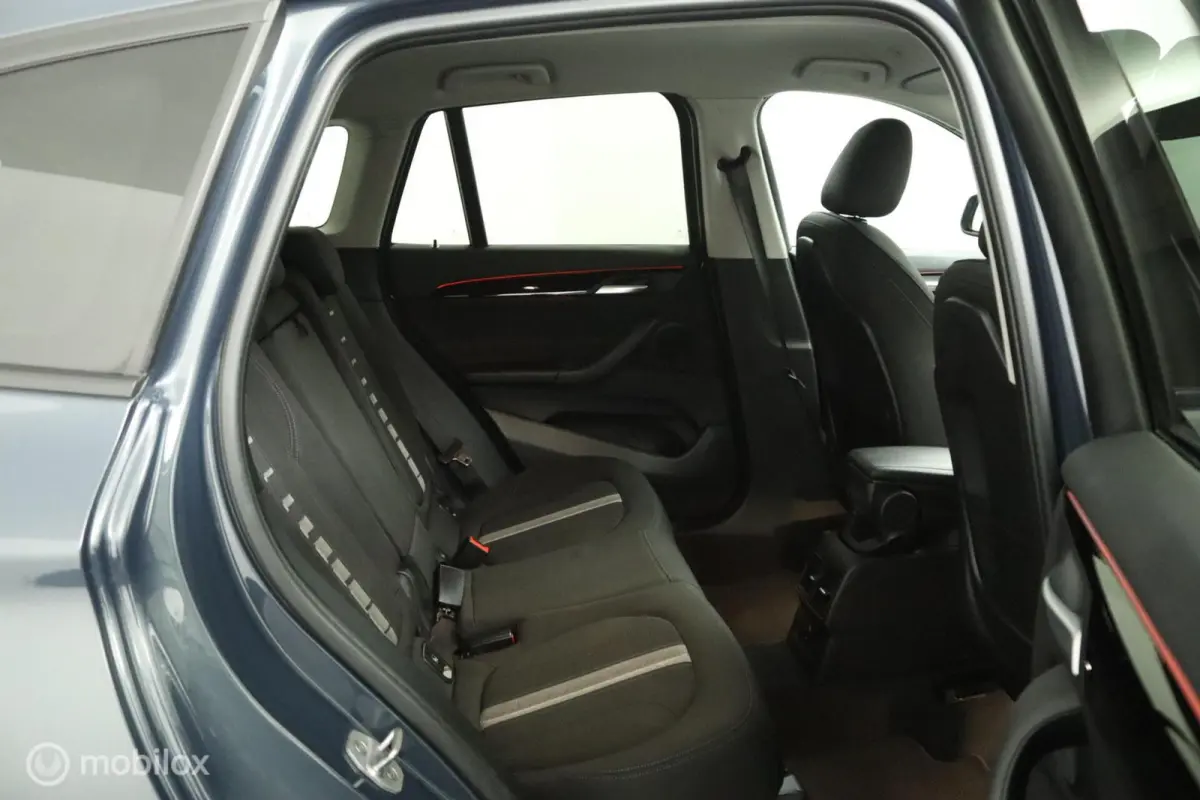 sDrive18i Exe CARPLAY TREKHAAK AIRCO NAVI CRUISE
