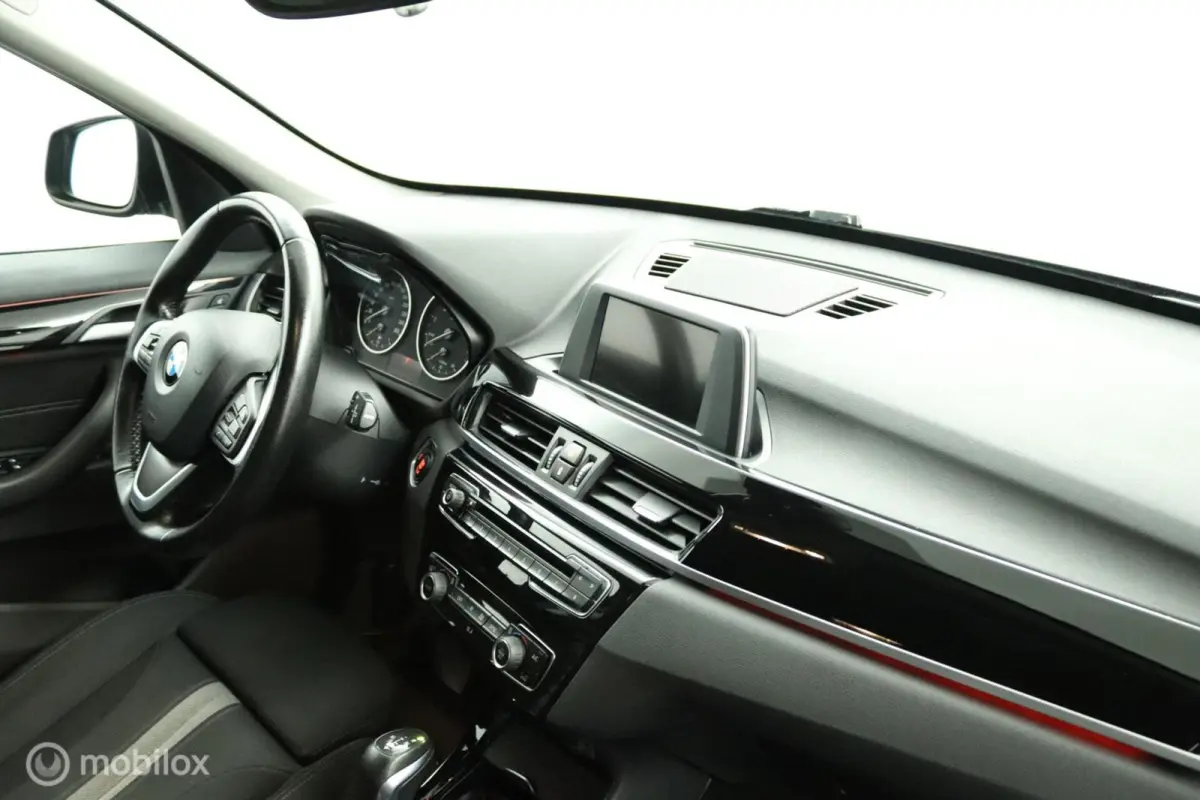 sDrive18i Exe CARPLAY TREKHAAK AIRCO NAVI CRUISE