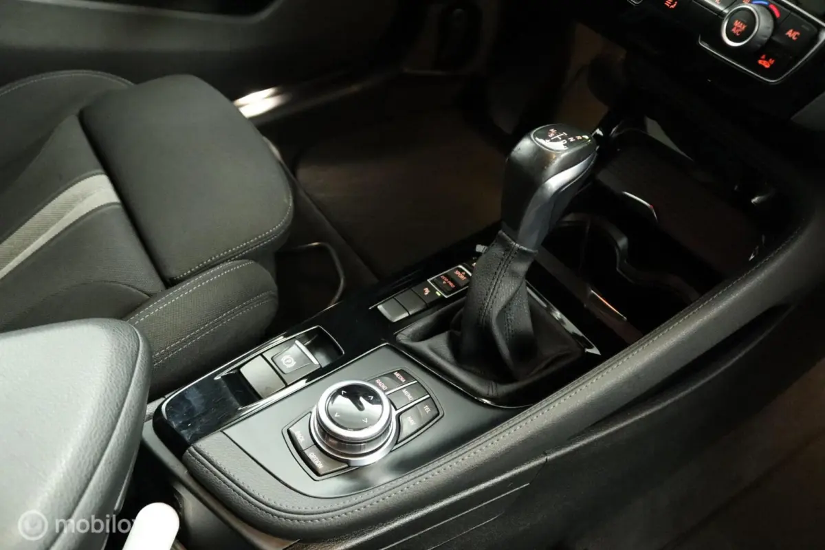 sDrive18i Exe CARPLAY TREKHAAK AIRCO NAVI CRUISE