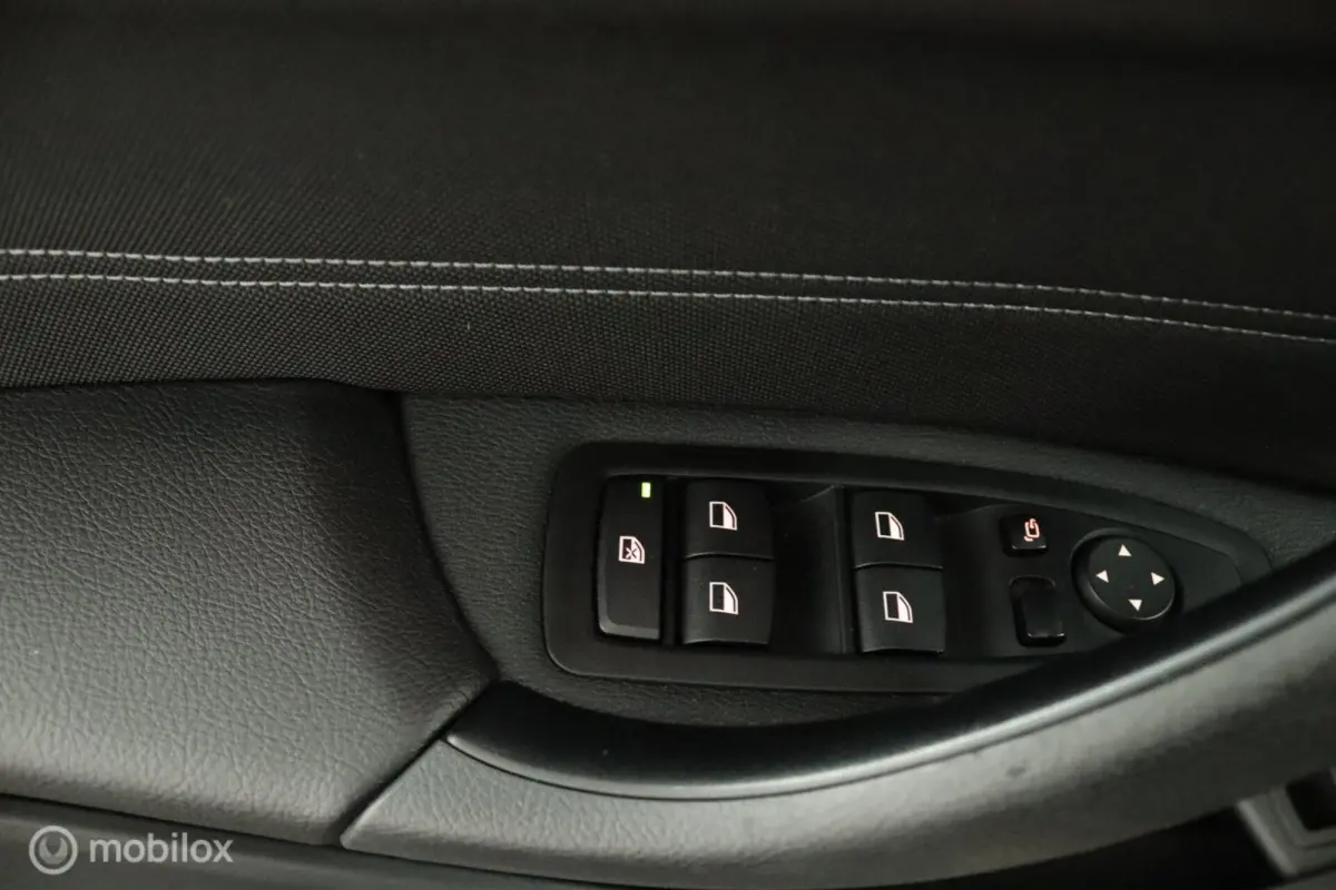 sDrive18i Exe CARPLAY TREKHAAK AIRCO NAVI CRUISE