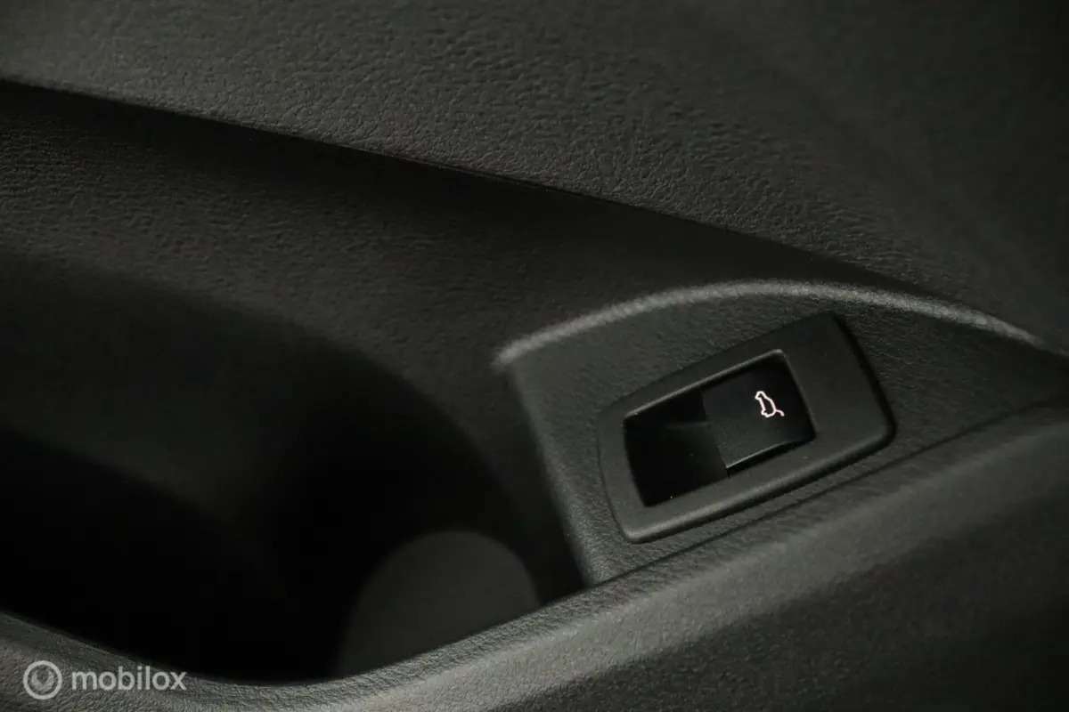 sDrive18i Exe CARPLAY TREKHAAK AIRCO NAVI CRUISE