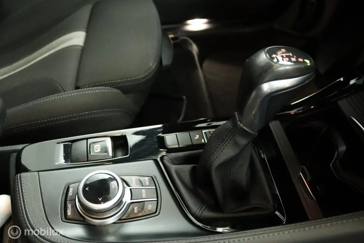 sDrive18i Exe CARPLAY TREKHAAK AIRCO NAVI CRUISE