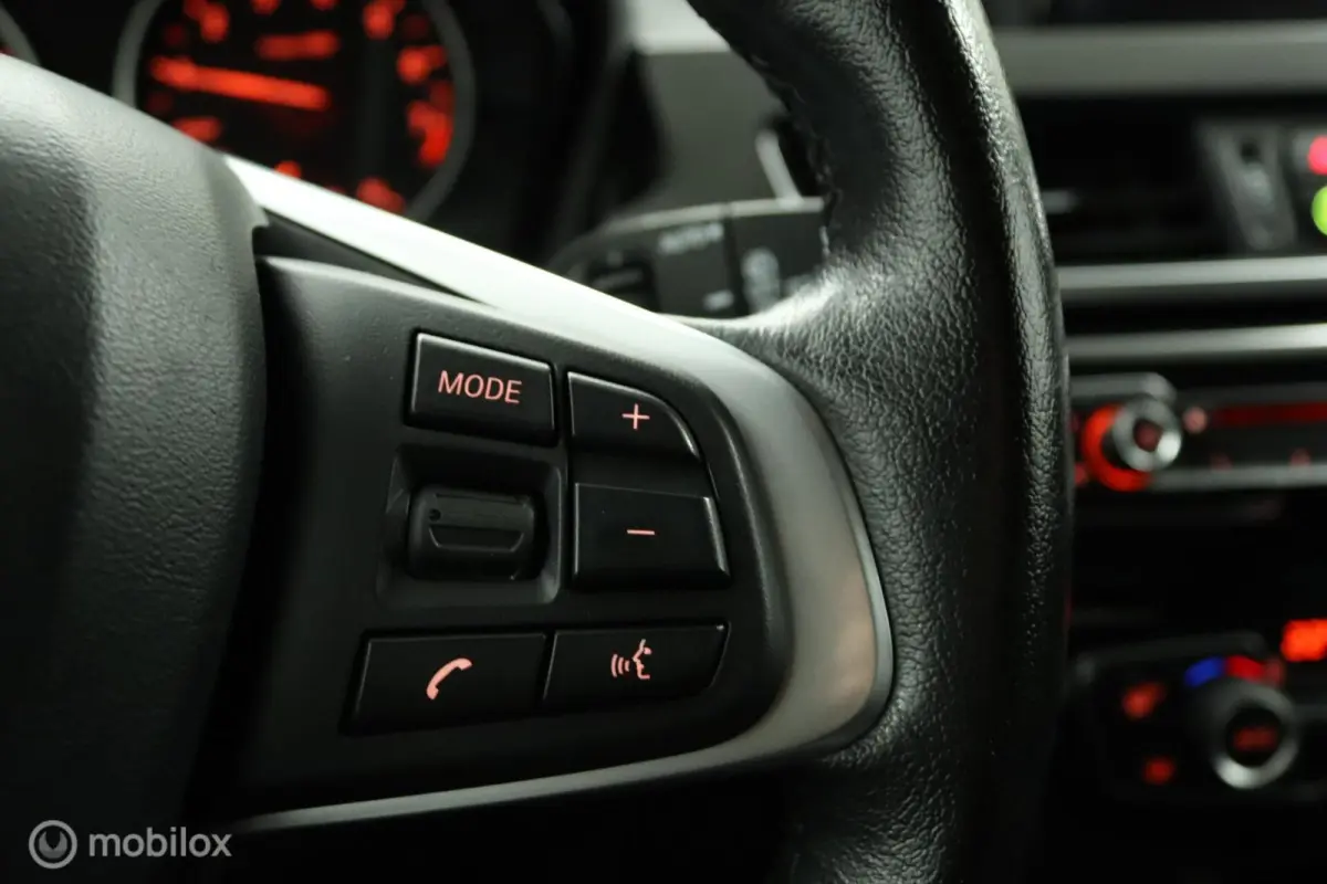 sDrive18i Exe CARPLAY TREKHAAK AIRCO NAVI CRUISE