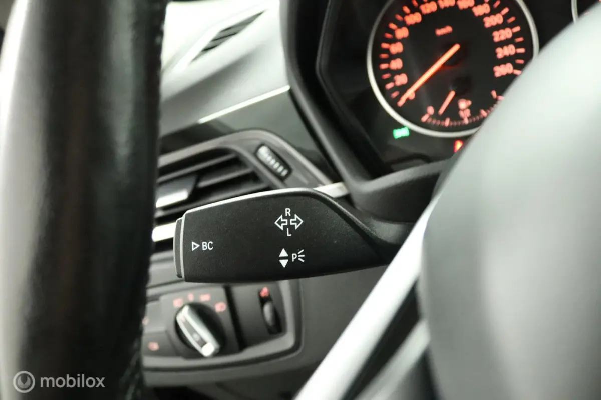sDrive18i Exe CARPLAY TREKHAAK AIRCO NAVI CRUISE