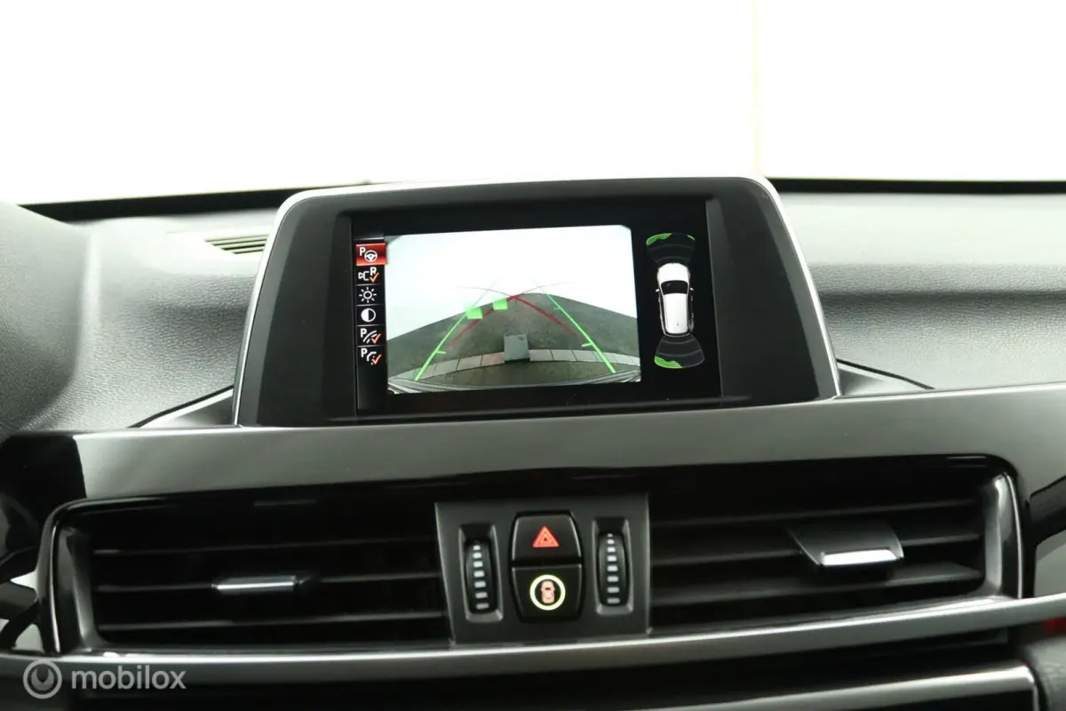 sDrive18i Exe CARPLAY TREKHAAK AIRCO NAVI CRUISE