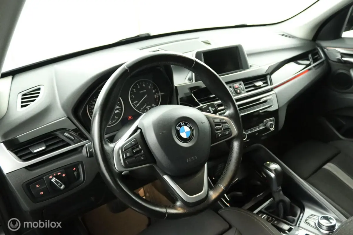 sDrive18i Exe CARPLAY TREKHAAK AIRCO NAVI CRUISE