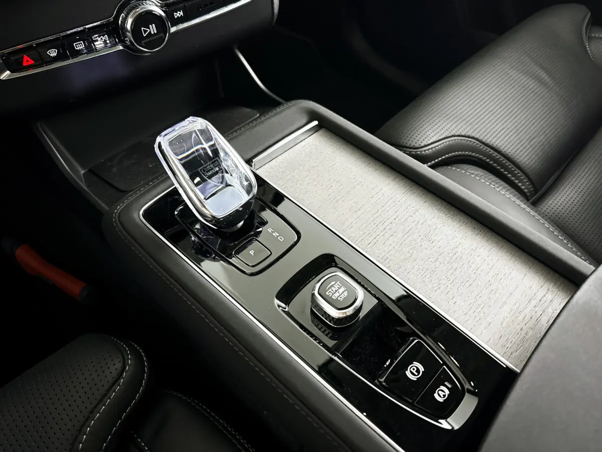 T8 Plug-in hybrid AWD Ultra Dark | SOH 100% | Panoramadak | 360º camera | Luchtvering | Head- Up display | Bowers & Wilkins | Stoelventilatie | Trekhaak
