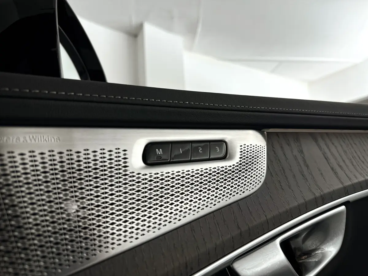 T8 Plug-in hybrid AWD Ultra Dark | SOH 100% | Panoramadak | 360º camera | Luchtvering | Head- Up display | Bowers & Wilkins | Stoelventilatie | Trekhaak