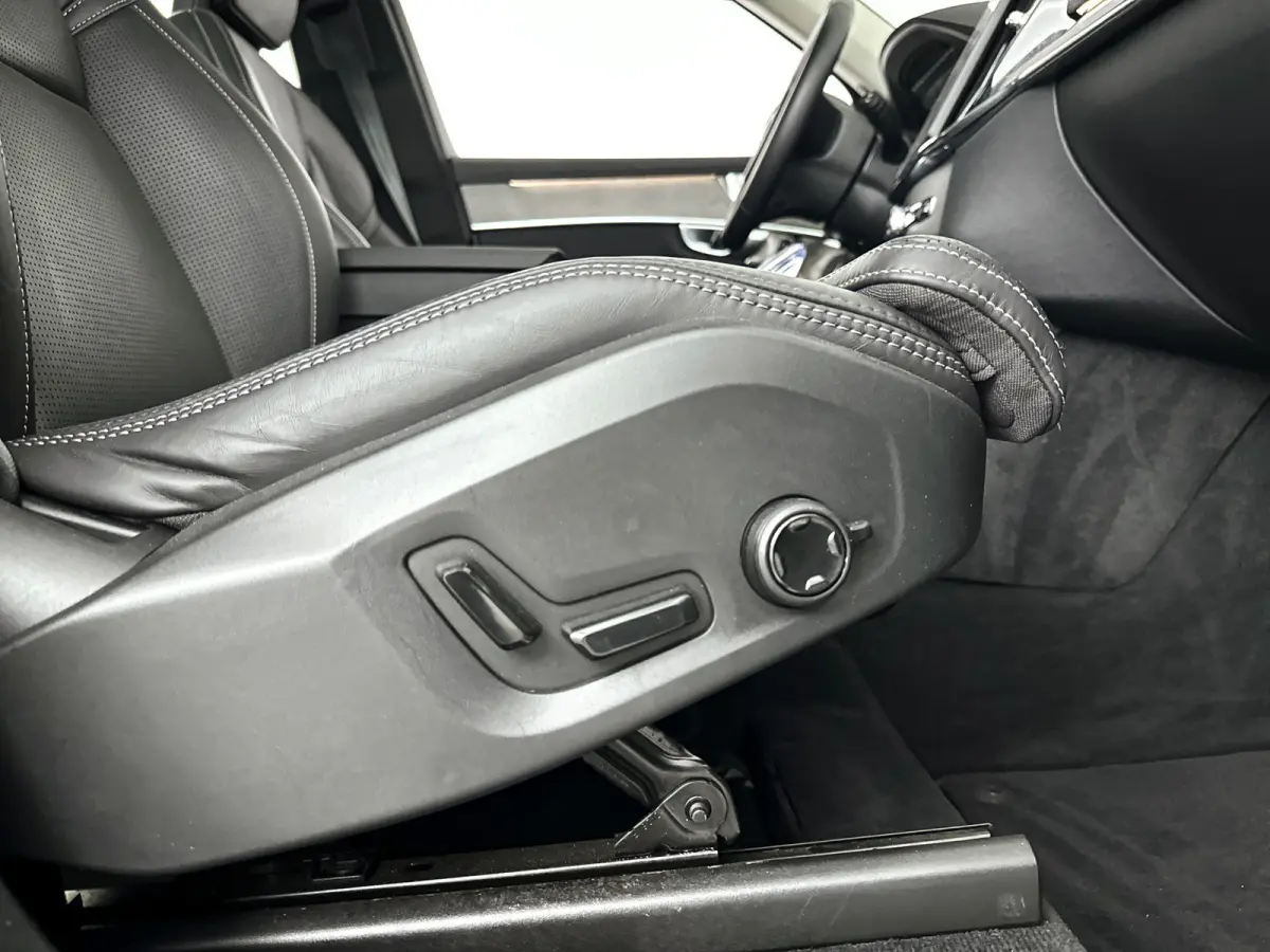 T8 Plug-in hybrid AWD Ultra Dark | SOH 100% | Panoramadak | 360º camera | Luchtvering | Head- Up display | Bowers & Wilkins | Stoelventilatie | Trekhaak