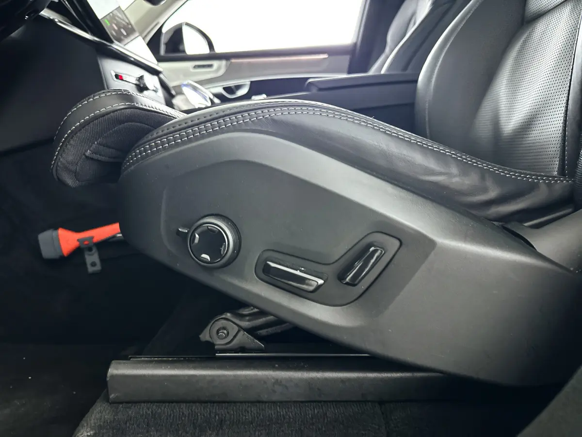 T8 Plug-in hybrid AWD Ultra Dark | SOH 100% | Panoramadak | 360º camera | Luchtvering | Head- Up display | Bowers & Wilkins | Stoelventilatie | Trekhaak