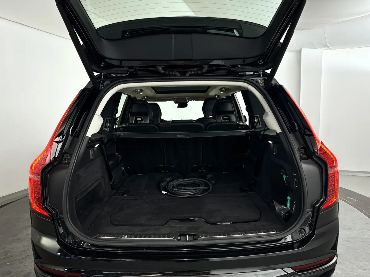 T8 Plug-in hybrid AWD Ultra Dark | SOH 100% | Panoramadak | 360º camera | Luchtvering | Head- Up display | Bowers & Wilkins | Stoelventilatie | Trekhaak