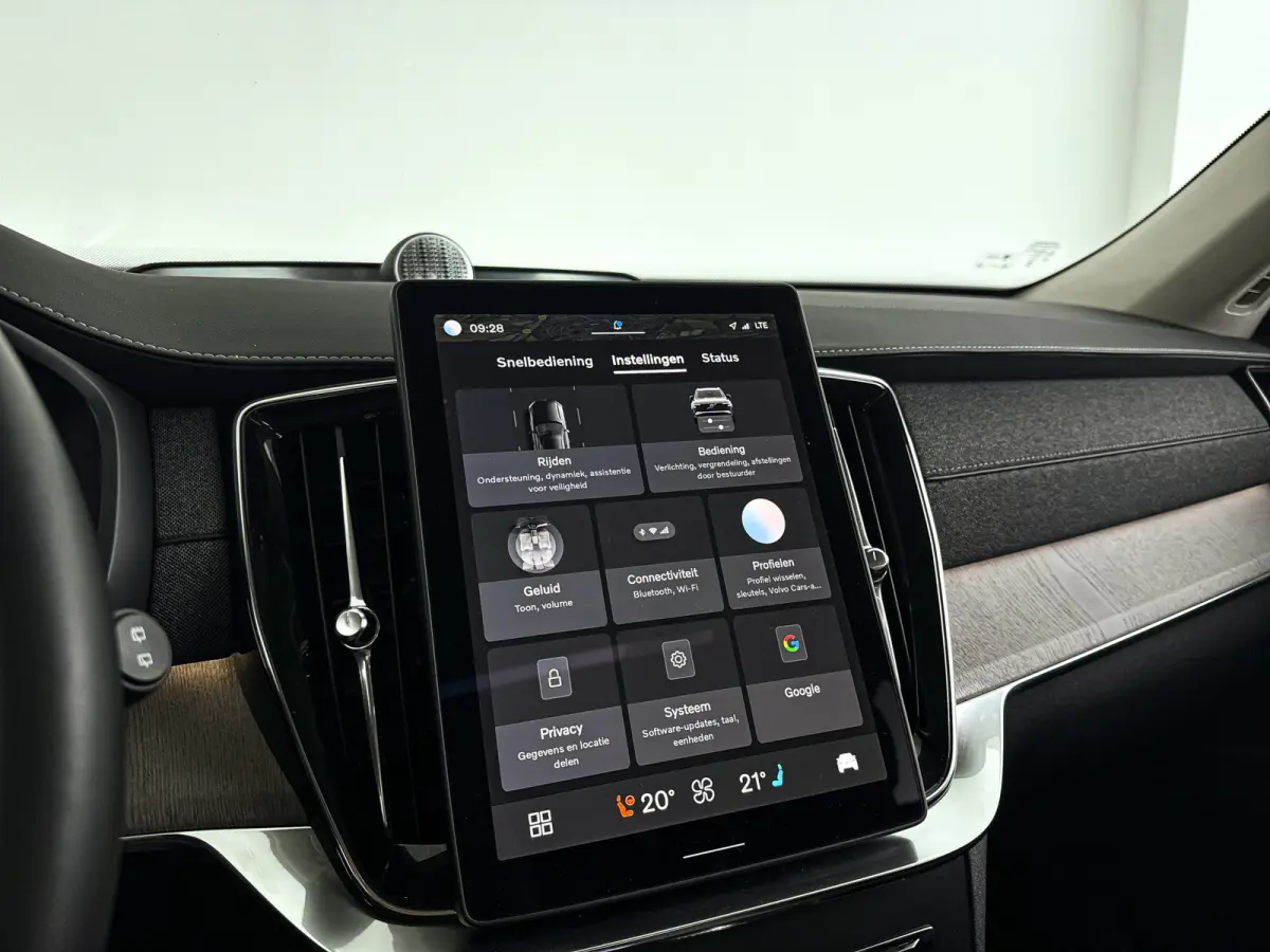 T8 Plug-in hybrid AWD Ultra Dark | SOH 100% | Panoramadak | 360º camera | Luchtvering | Head- Up display | Bowers & Wilkins | Stoelventilatie | Trekhaak