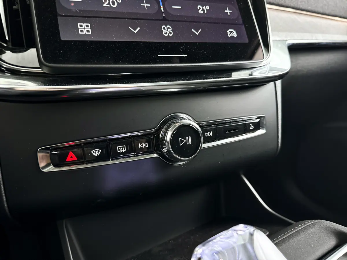 T8 Plug-in hybrid AWD Ultra Dark | SOH 100% | Panoramadak | 360º camera | Luchtvering | Head- Up display | Bowers & Wilkins | Stoelventilatie | Trekhaak