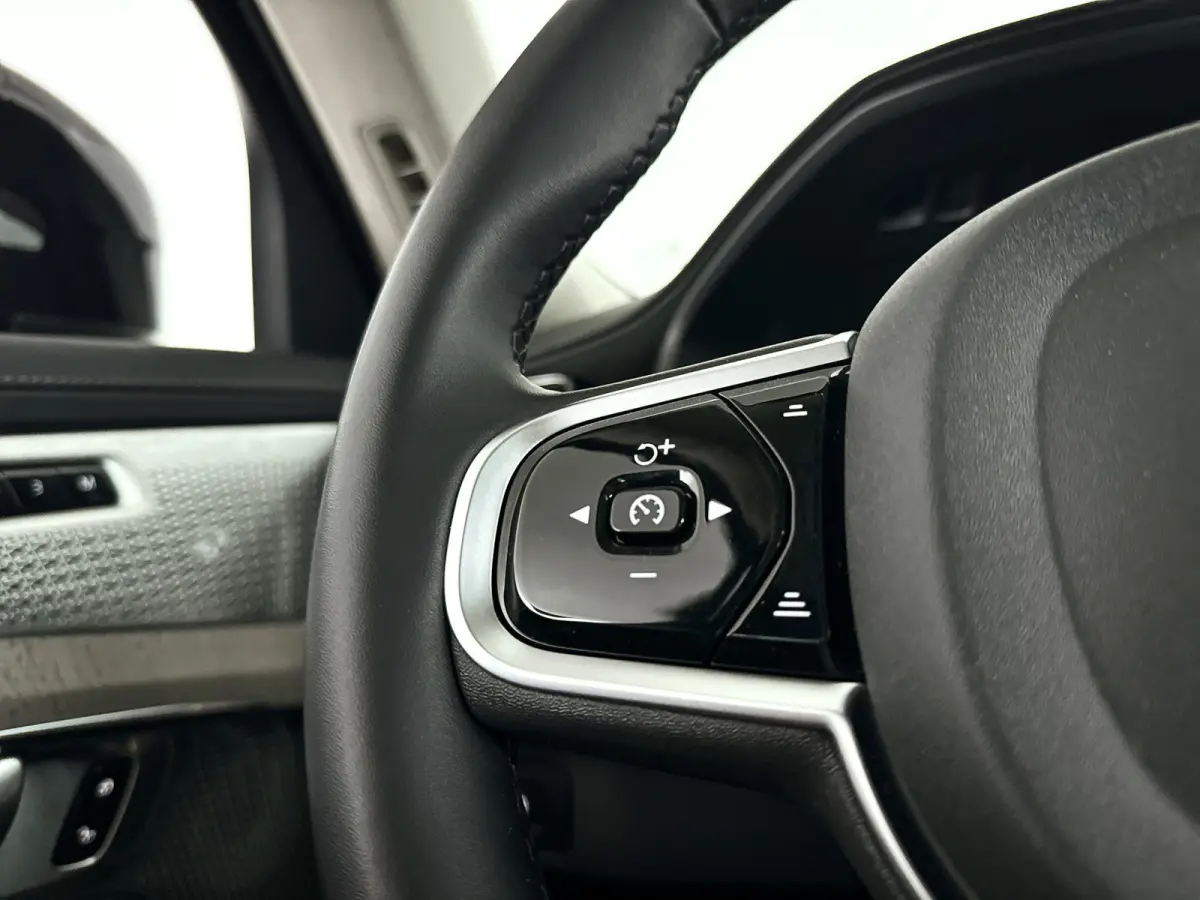 T8 Plug-in hybrid AWD Ultra Dark | SOH 100% | Panoramadak | 360º camera | Luchtvering | Head- Up display | Bowers & Wilkins | Stoelventilatie | Trekhaak