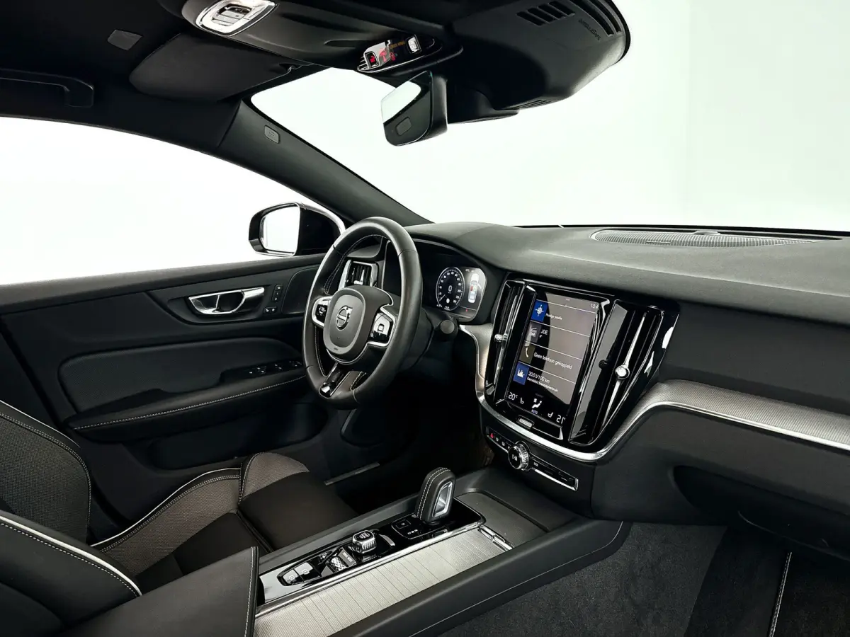 B4 R-Design | Parkeercamera | Harman Kardon | Stoel- en stuurverwarming | Trekhaak