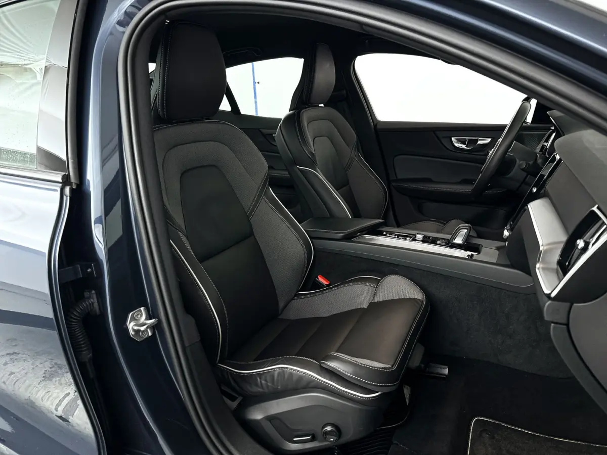 B4 R-Design | Parkeercamera | Harman Kardon | Stoel- en stuurverwarming | Trekhaak